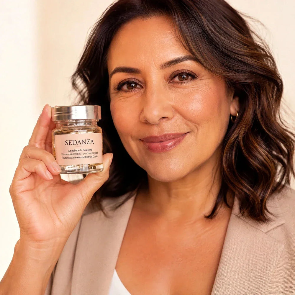 Woman holding the Sedanza Collagen Ampoule